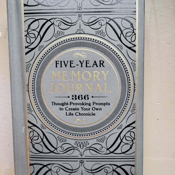 5 year memory journal, never used, good condition - Picture 1 of 5
